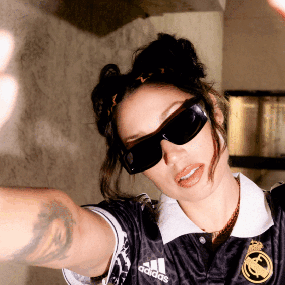 Press shot of XIE